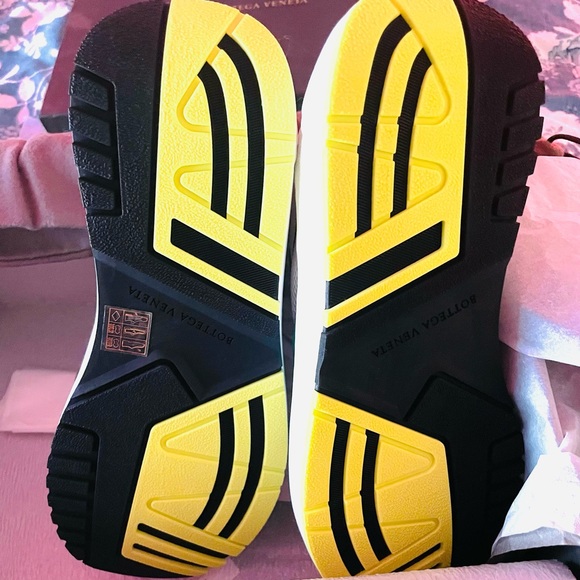 💚New authentic bottega Veneta sneakers size 9 woman’s. Made in Italy. 💚 - Picture 2 of 11